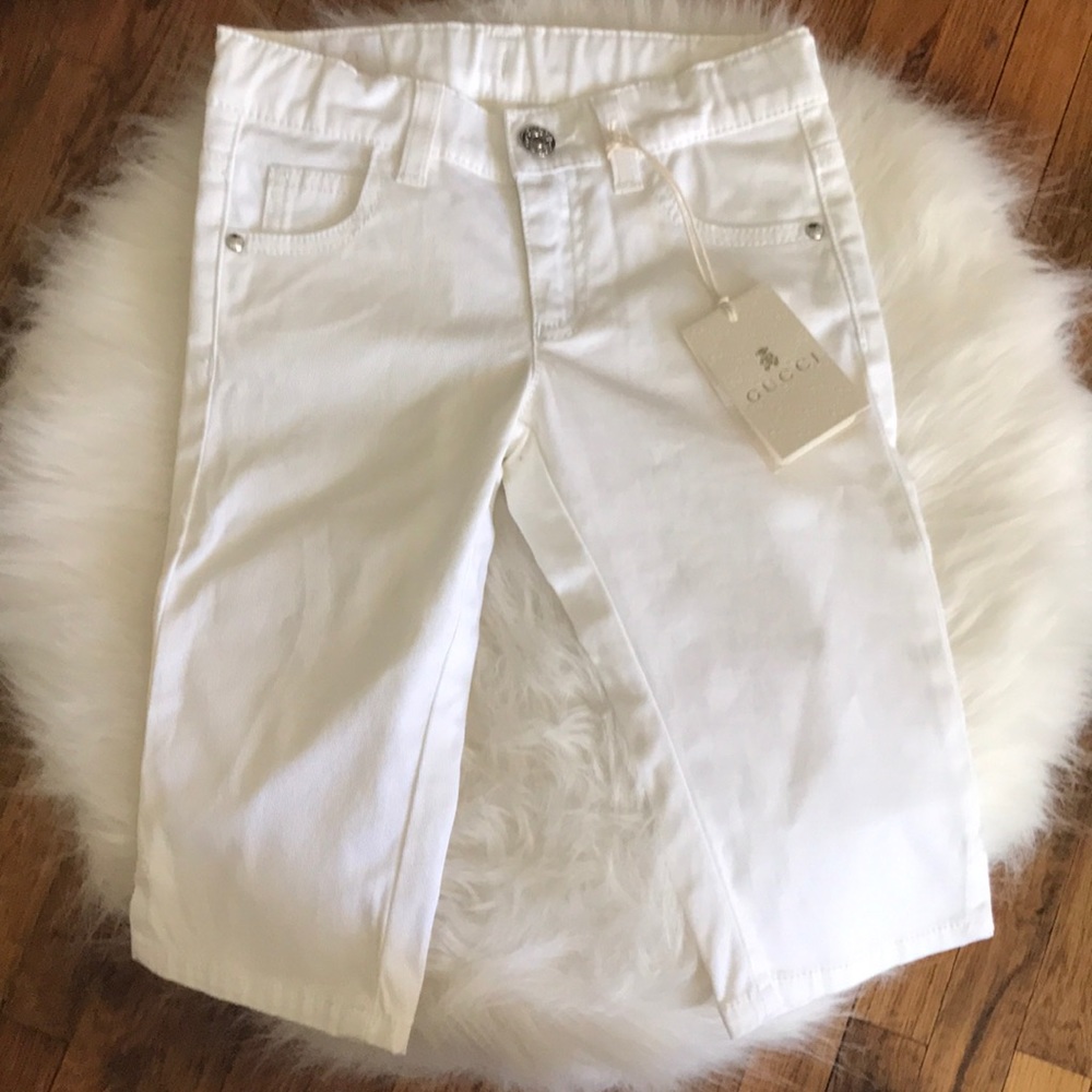White little girl Bermuda Shorts.